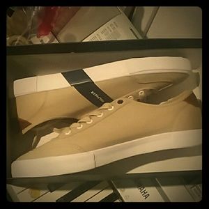 Tommy Hilfiger size 11 Pandora shoes